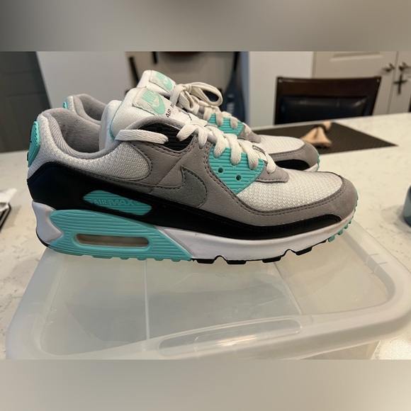 Nike WMNS Air VaporMax SE - Picture 2 of 9